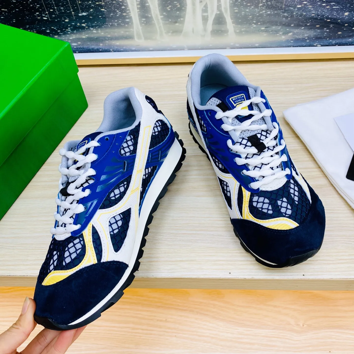 p620🐮🐮High-end version, the original 1:1 couple style new model is on the shelves🔥BV Orbit sneakers Wang Yibo's same style couple's Dad Runner sneakers, made of lightweight technical mesh fabric. Features a geometric patterned rubber outsole. The outsole is made of color-blocked TPU outsole. Size: women’s shoes 35-40, men’s shoes 39-45.